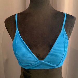 Gorgeous ribbed bikini top from Old Navy. Size Medium. NEW WITH TAGS.